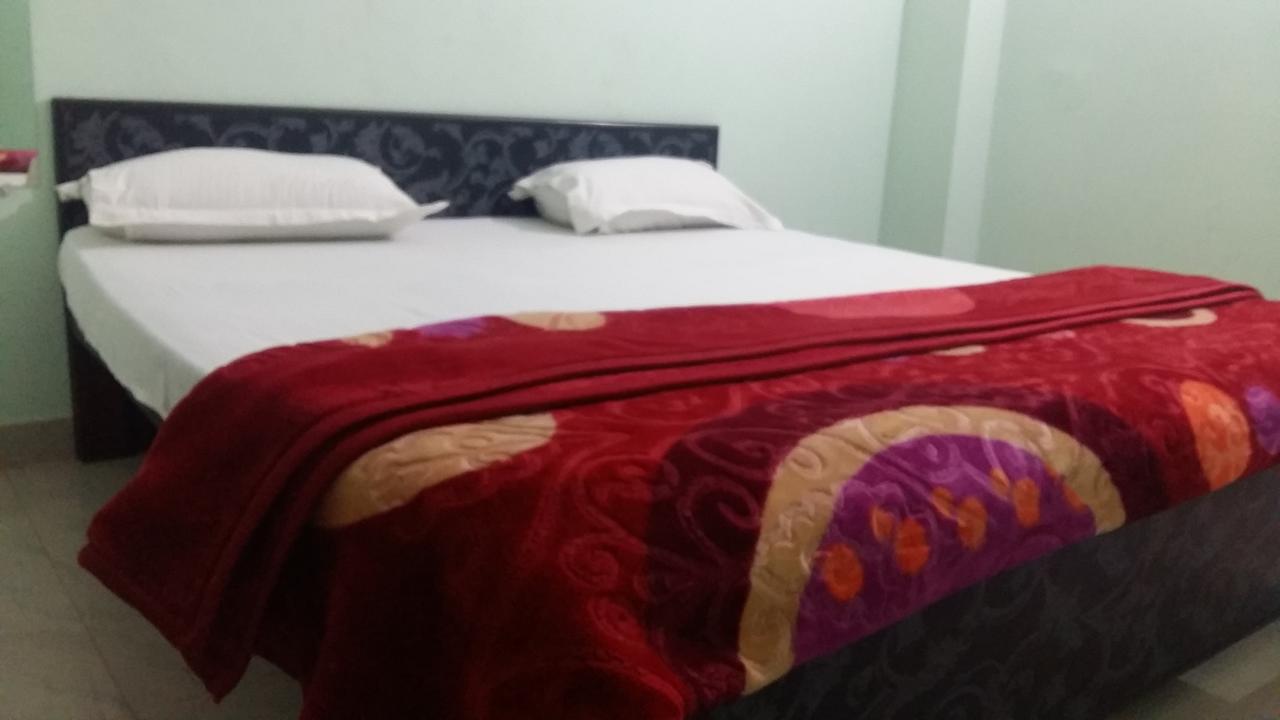 Hotel Giriraj Inn Варанаси Экстерьер фото