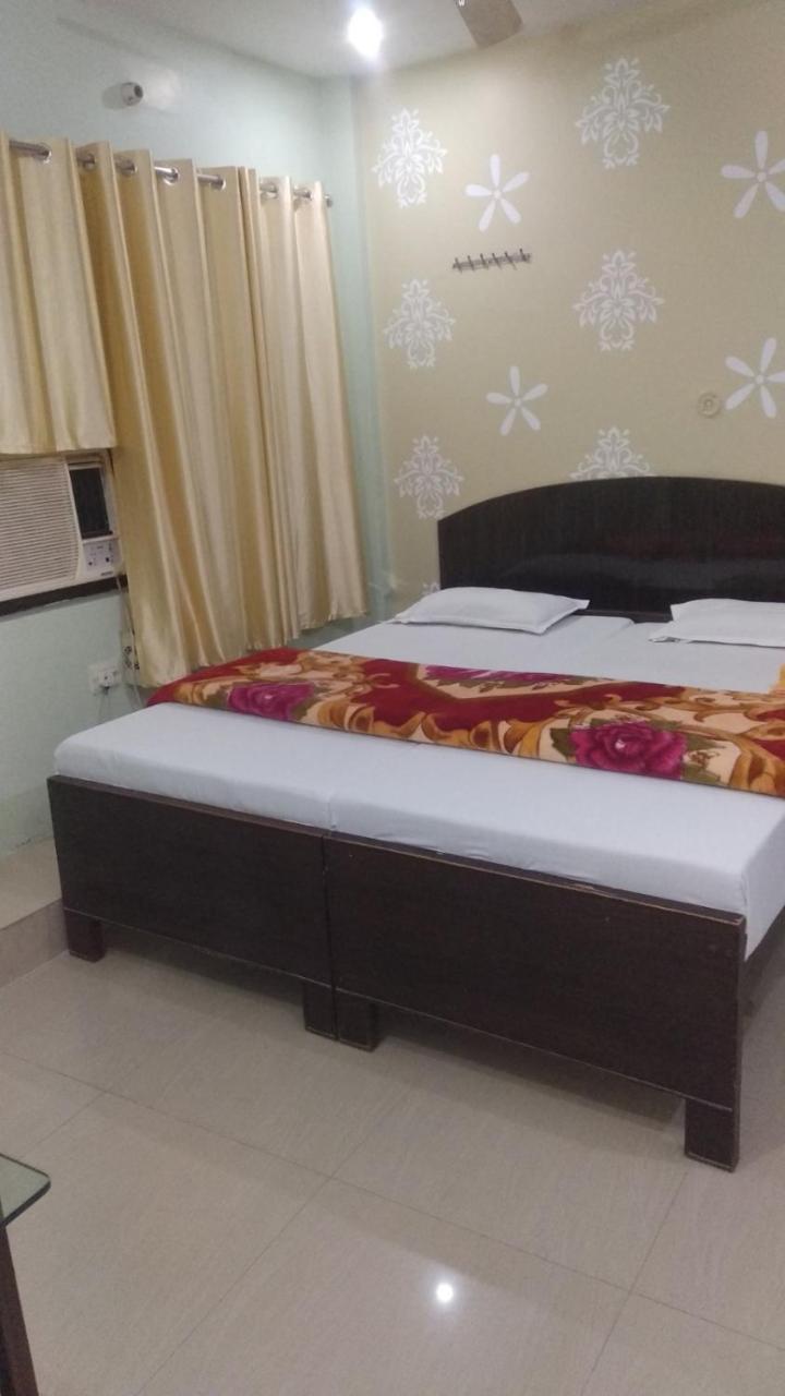 Hotel Giriraj Inn Варанаси Экстерьер фото