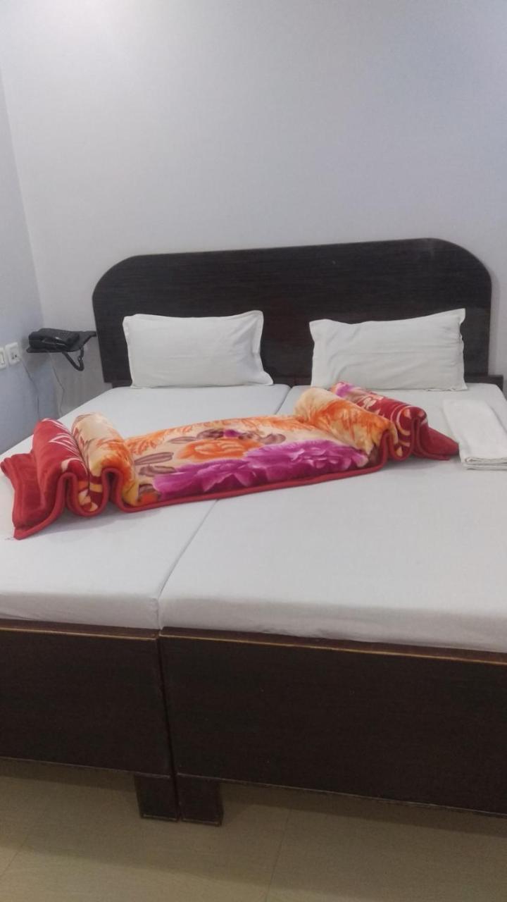 Hotel Giriraj Inn Варанаси Экстерьер фото